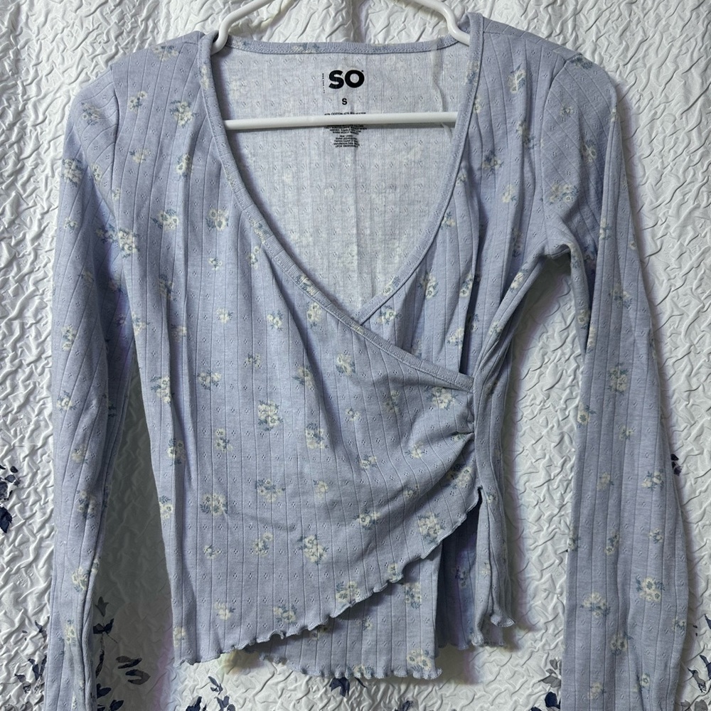 SO Women's Light Blue Floral Wrap Top